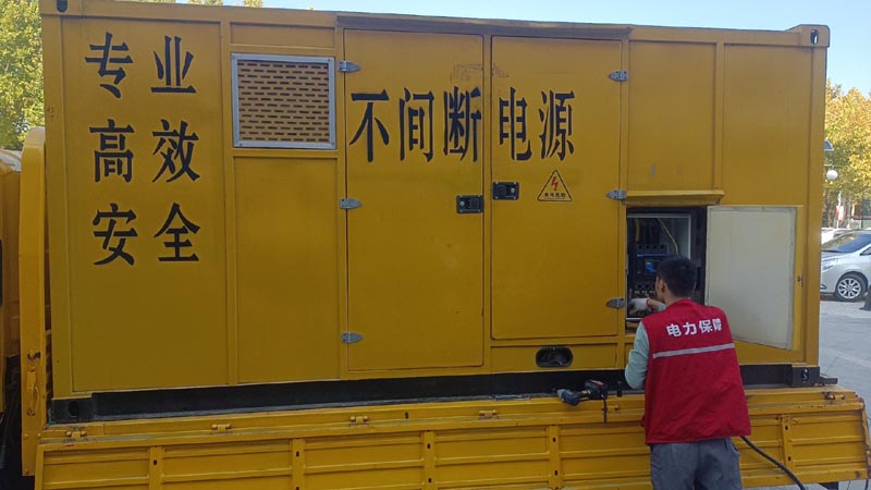 西岗柴油发电机组和UPS电源配合使用时，如何避免切换过程中的电力中断？